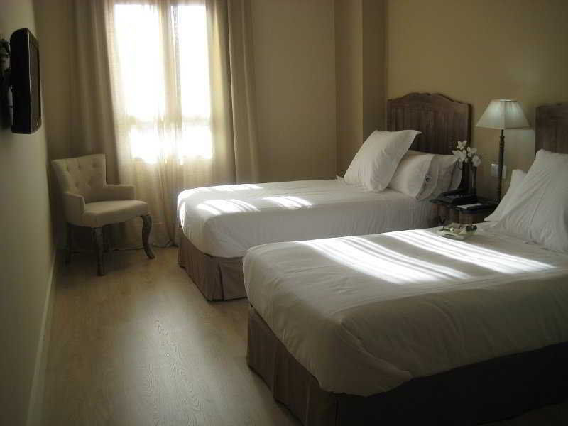 โอโย โฮเต็ล อัลโตรา Hotel โตเมโญโซ ภายนอก รูปภาพ